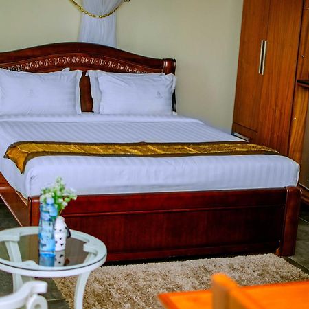 La Grande Hotel Kampala Dış mekan fotoğraf