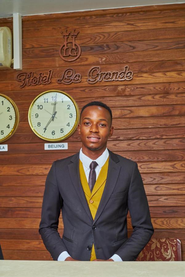 La Grande Hotel Kampala Dış mekan fotoğraf