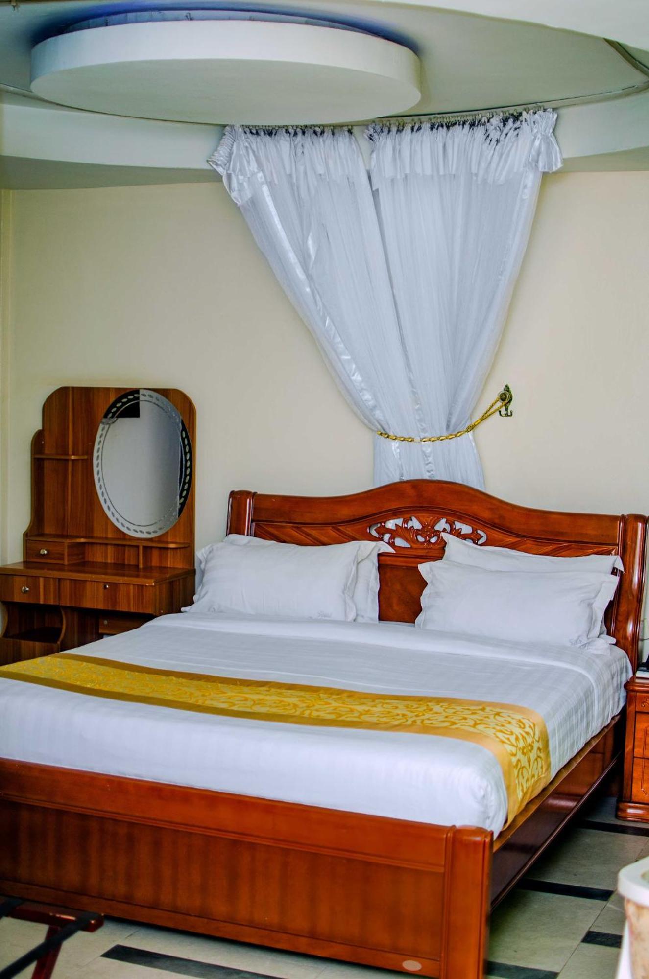 La Grande Hotel Kampala Dış mekan fotoğraf