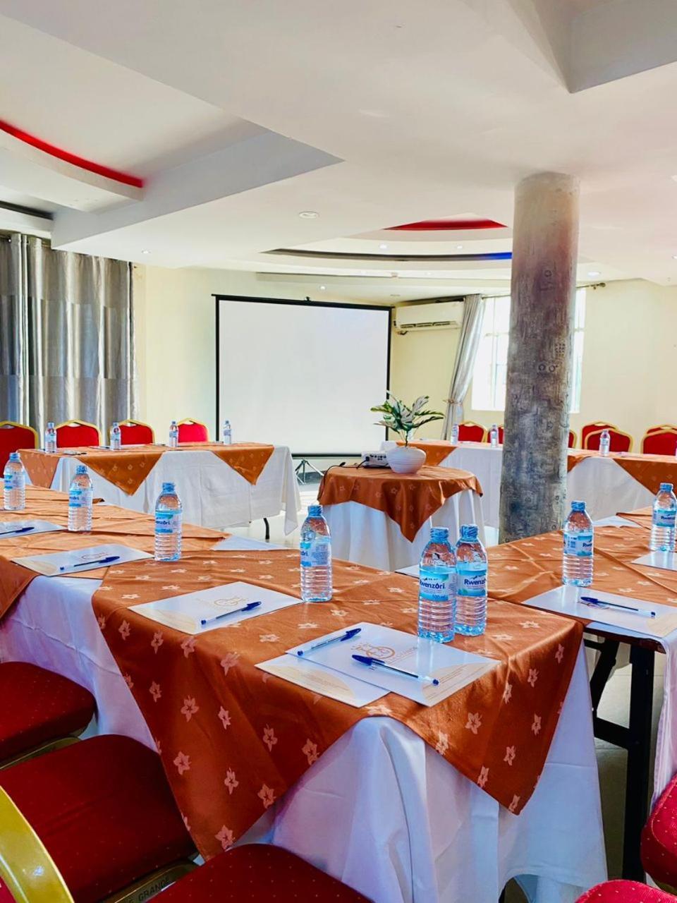 La Grande Hotel Kampala Dış mekan fotoğraf