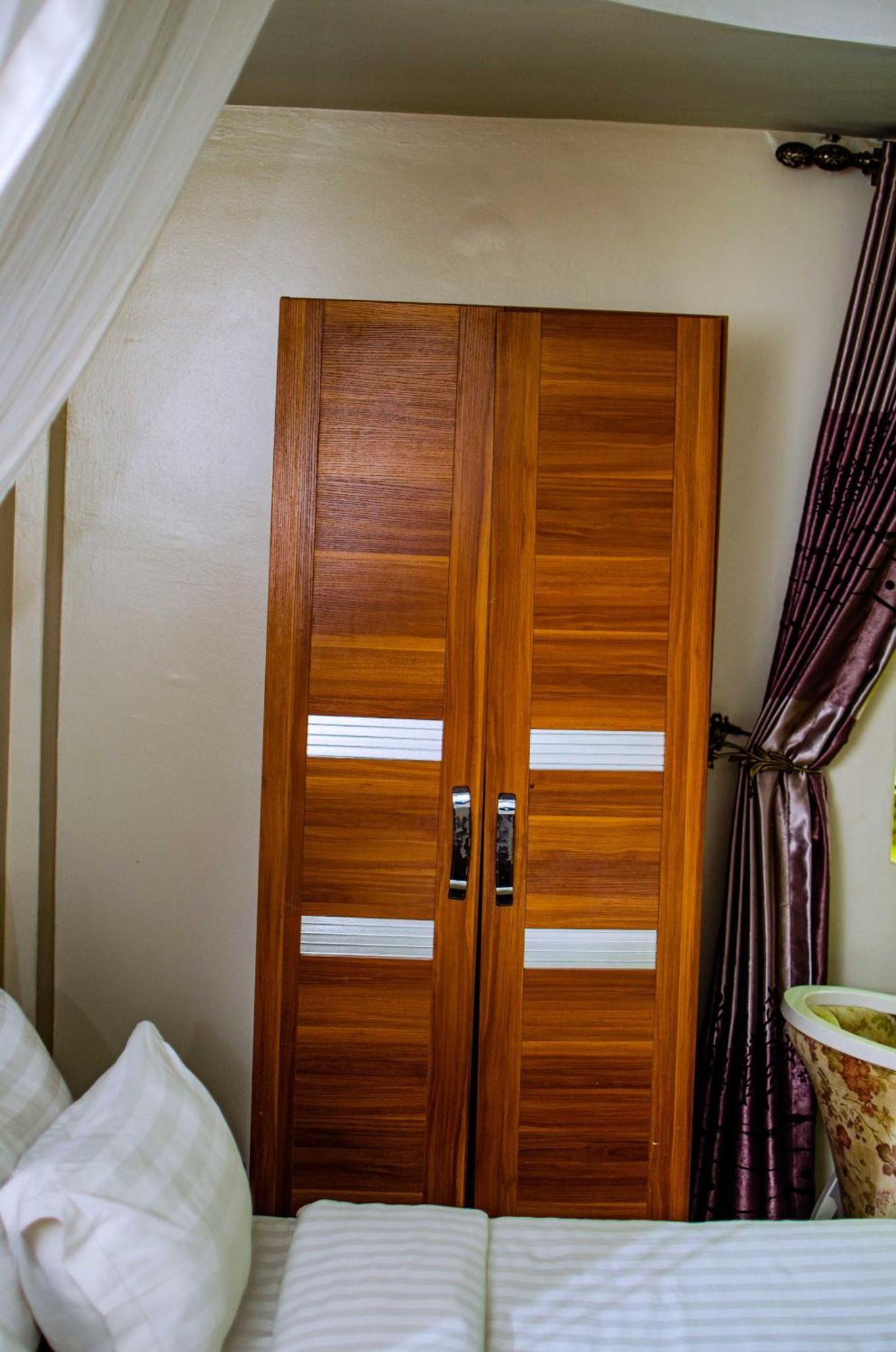 La Grande Hotel Kampala Dış mekan fotoğraf