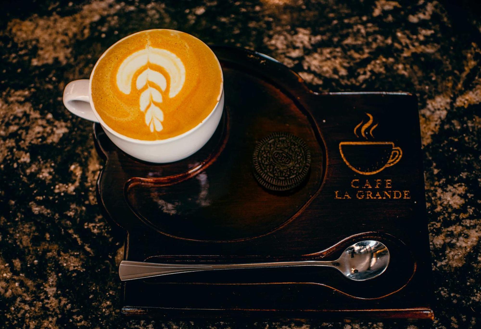 La Grande Hotel Kampala Dış mekan fotoğraf