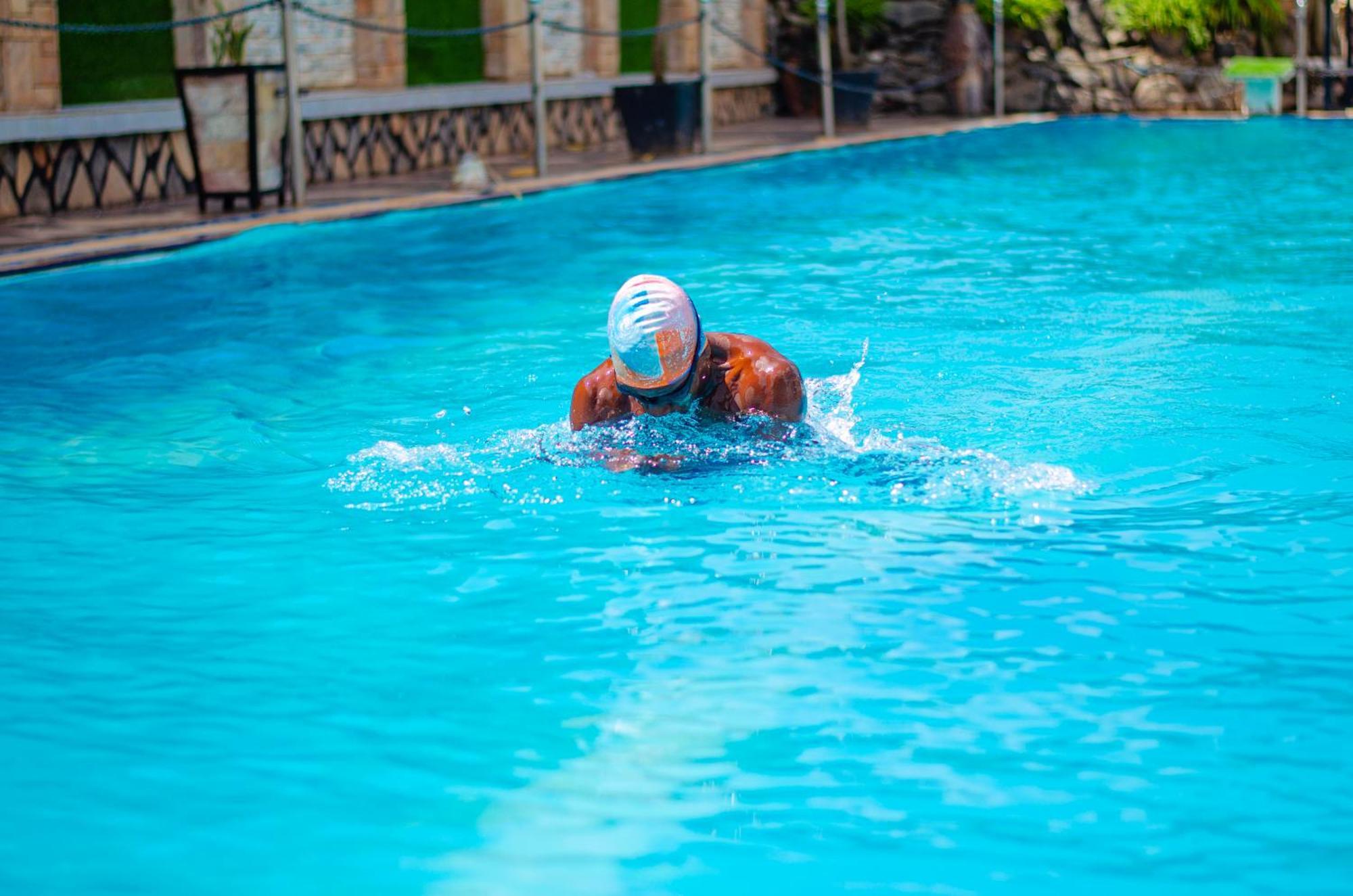 La Grande Hotel Kampala Dış mekan fotoğraf