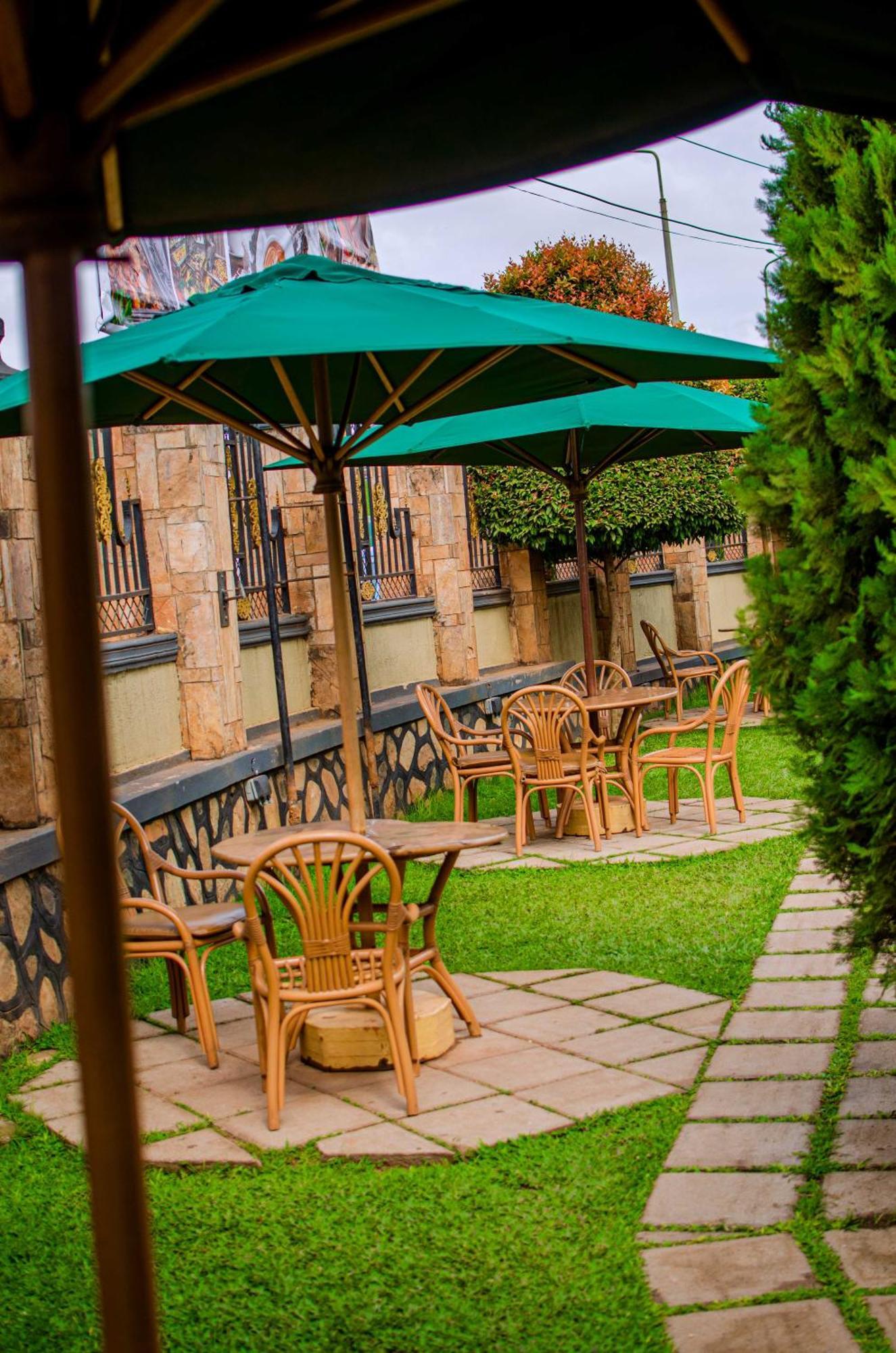 La Grande Hotel Kampala Dış mekan fotoğraf
