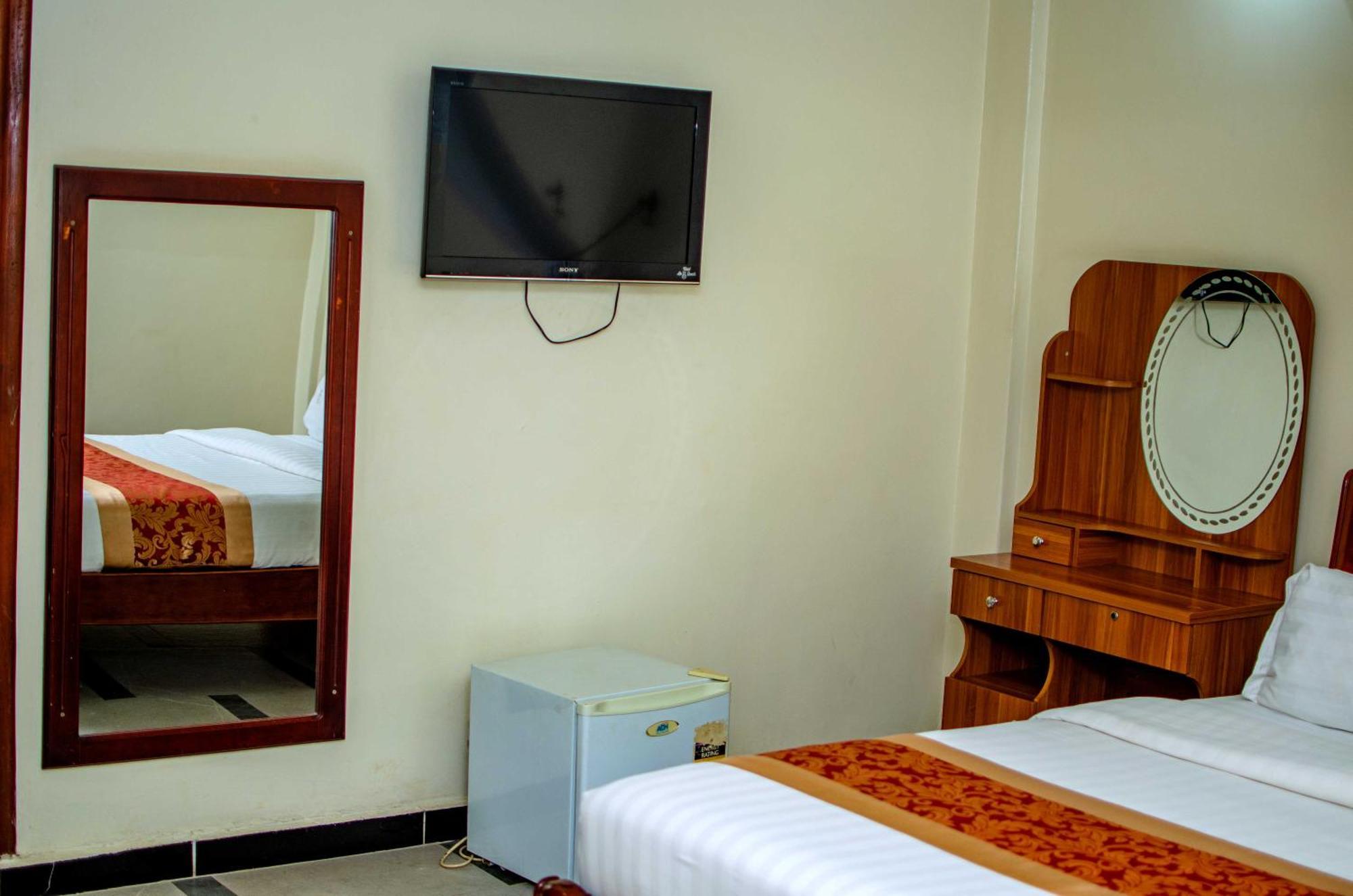 La Grande Hotel Kampala Dış mekan fotoğraf
