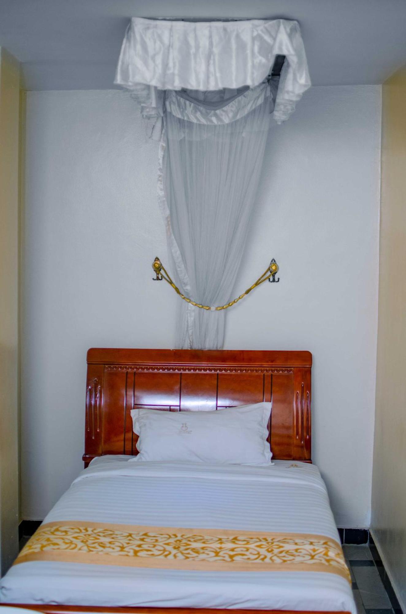 La Grande Hotel Kampala Dış mekan fotoğraf