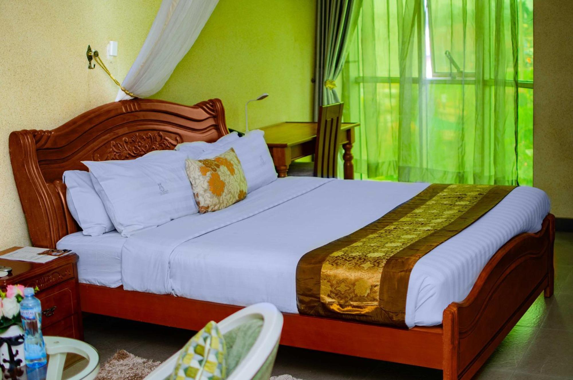 La Grande Hotel Kampala Dış mekan fotoğraf