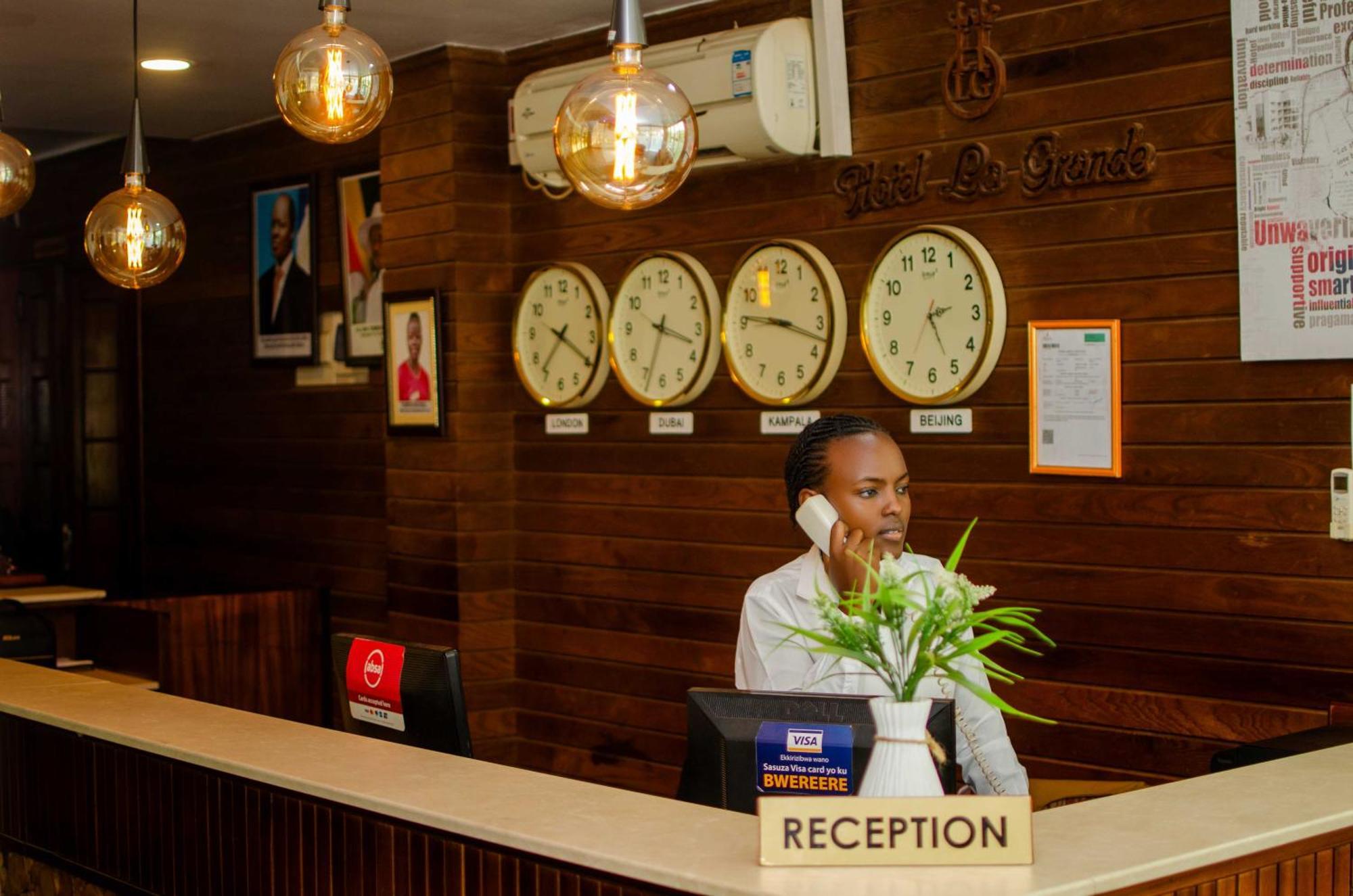 La Grande Hotel Kampala Dış mekan fotoğraf