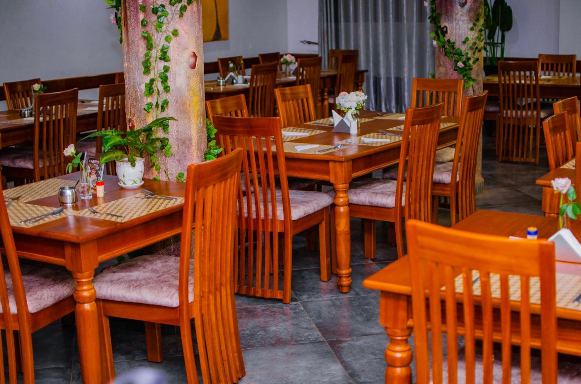 La Grande Hotel Kampala Dış mekan fotoğraf