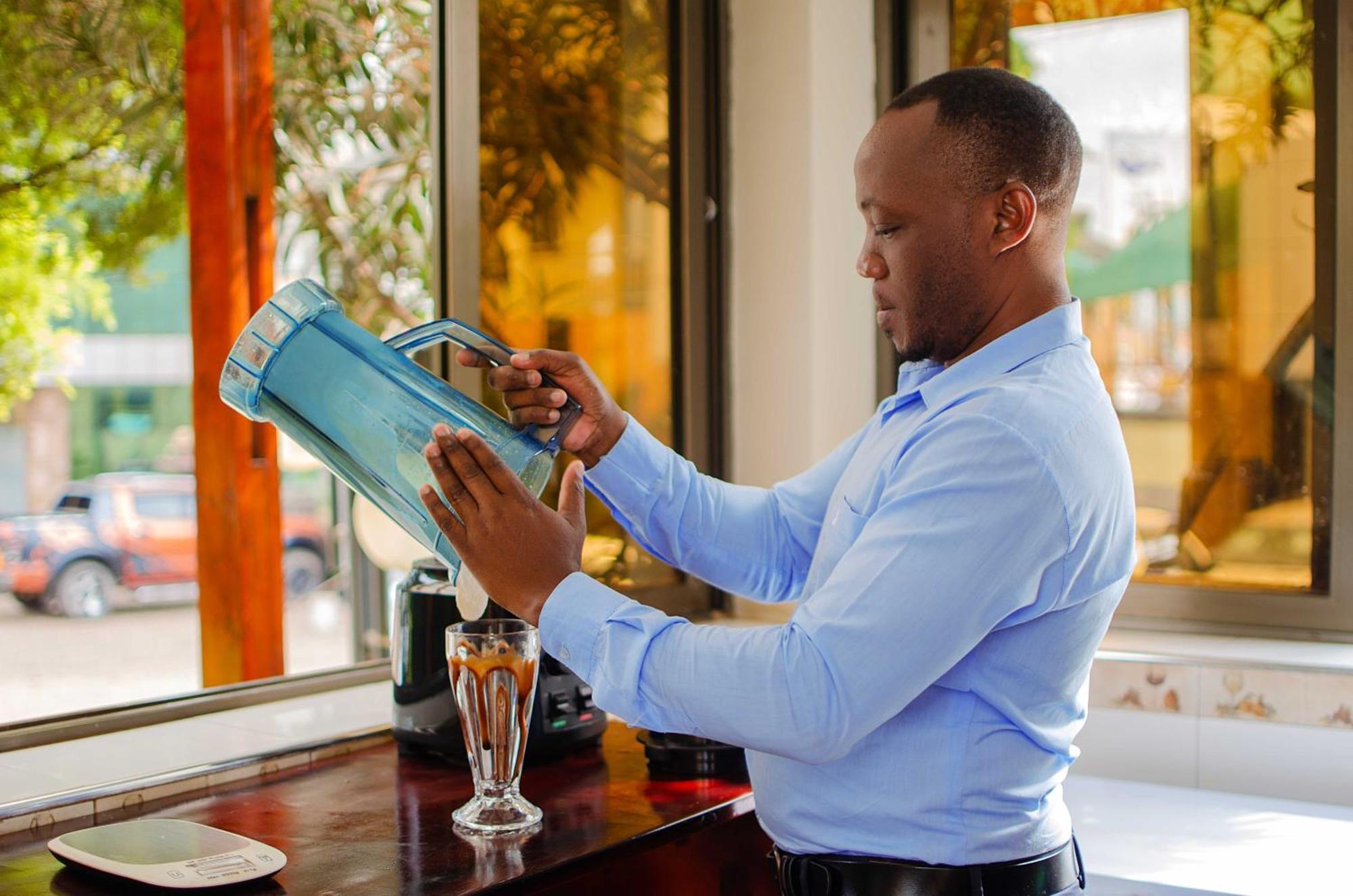 La Grande Hotel Kampala Dış mekan fotoğraf