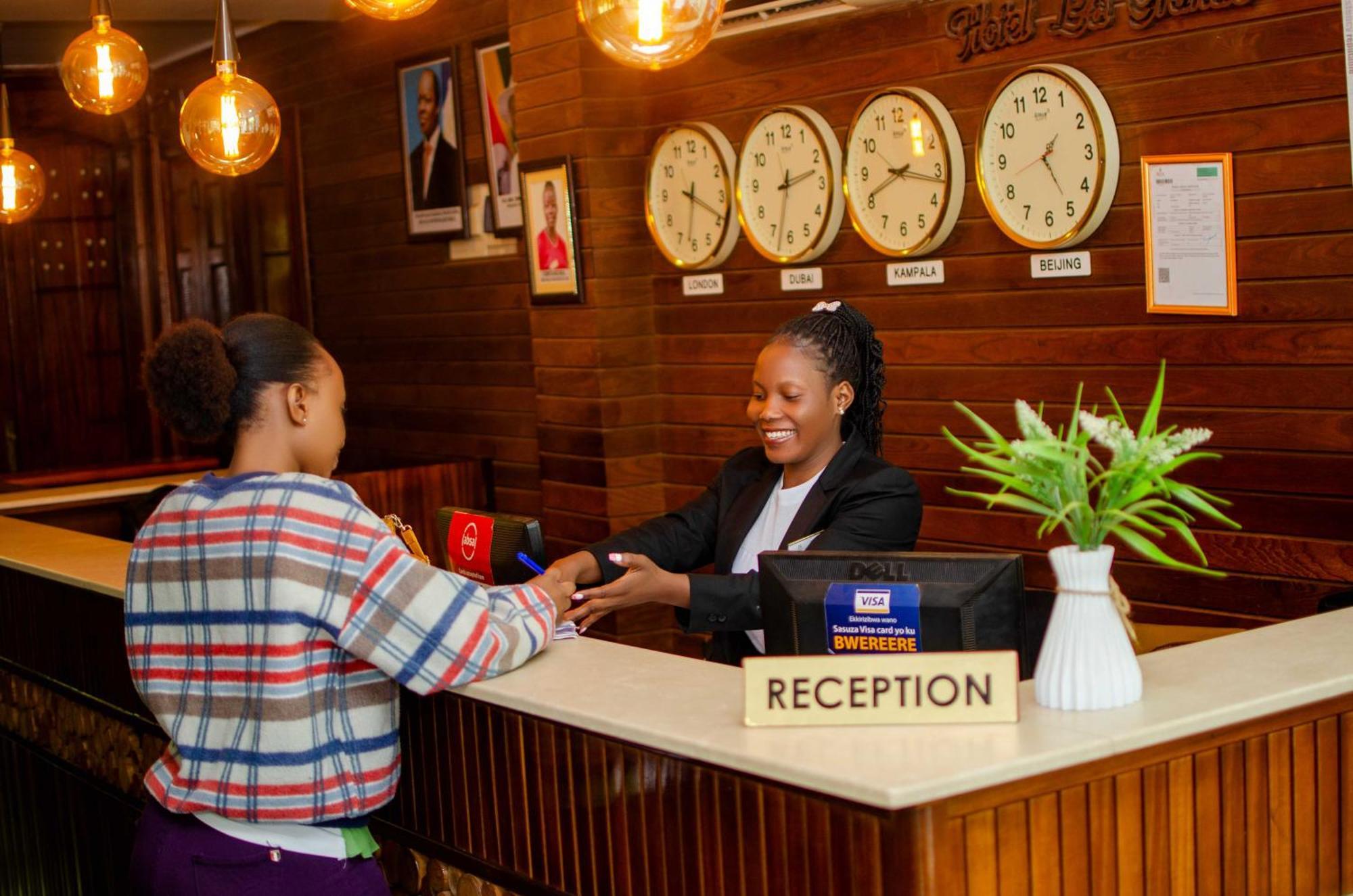 La Grande Hotel Kampala Dış mekan fotoğraf