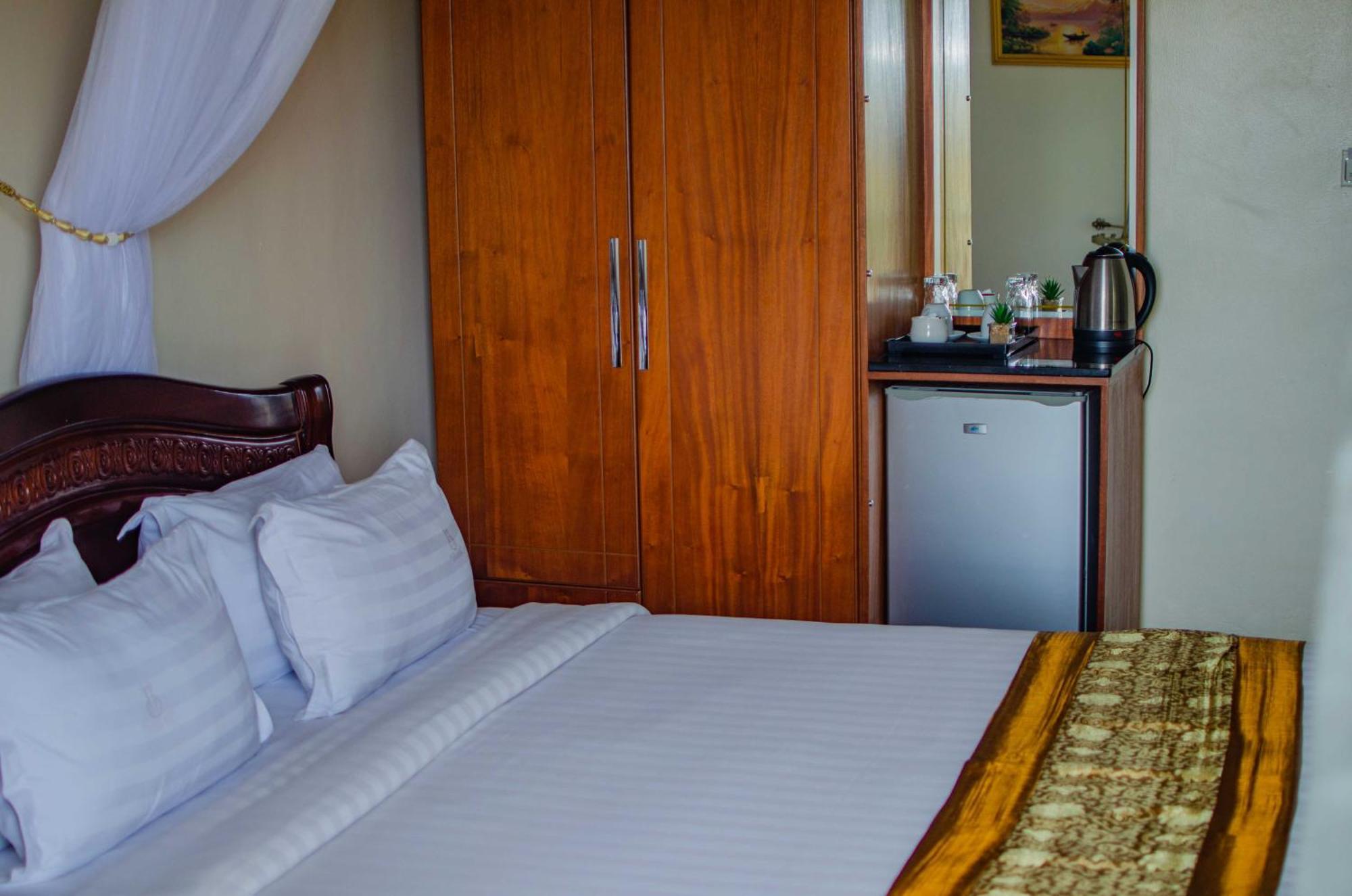La Grande Hotel Kampala Dış mekan fotoğraf
