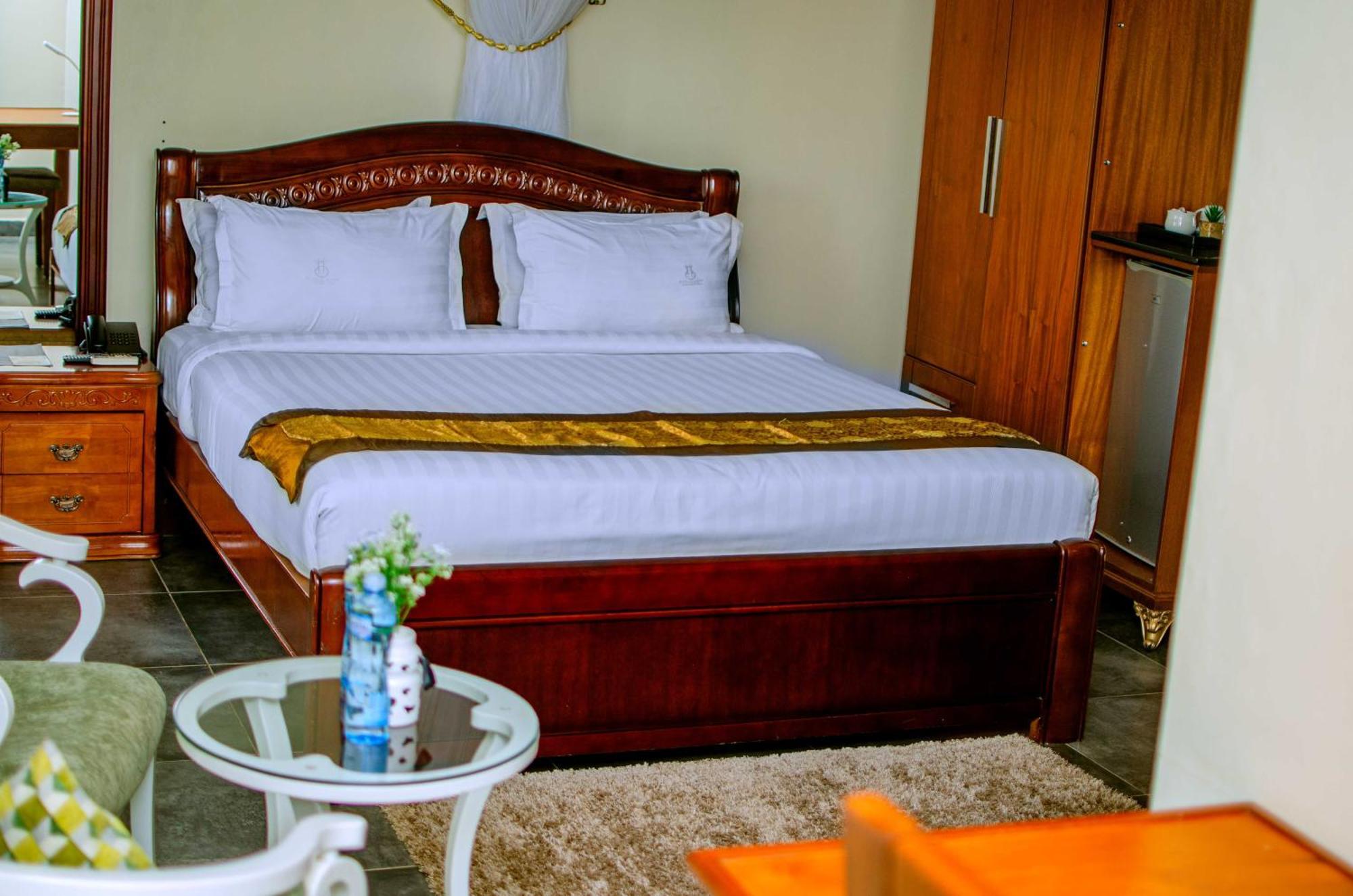 La Grande Hotel Kampala Dış mekan fotoğraf